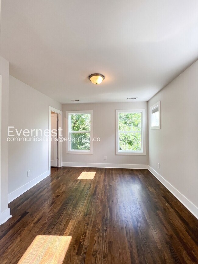 Building Photo - 3-Bed/3-Bath Home/Available Now!