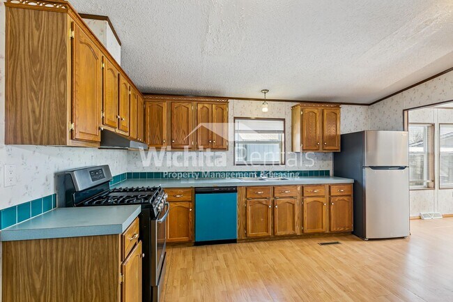 Building Photo - 3315 W Fernwood St