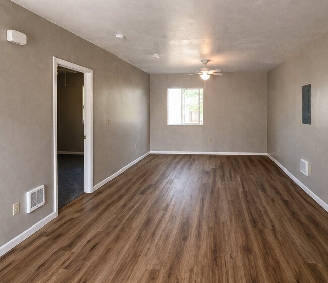 Building Photo - 506 Waukesha Ave