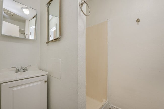 Building Photo - 209 N Mississippi St