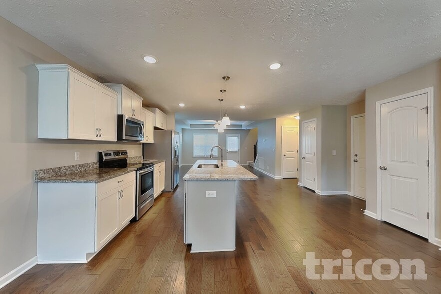 Building Photo - 549 Medallion Cir