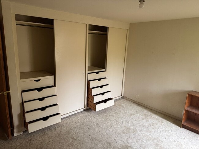 Building Photo - Great Home on acreage!