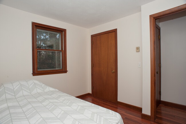 Smaller bedroom entrance - 17 Springbrook Rd