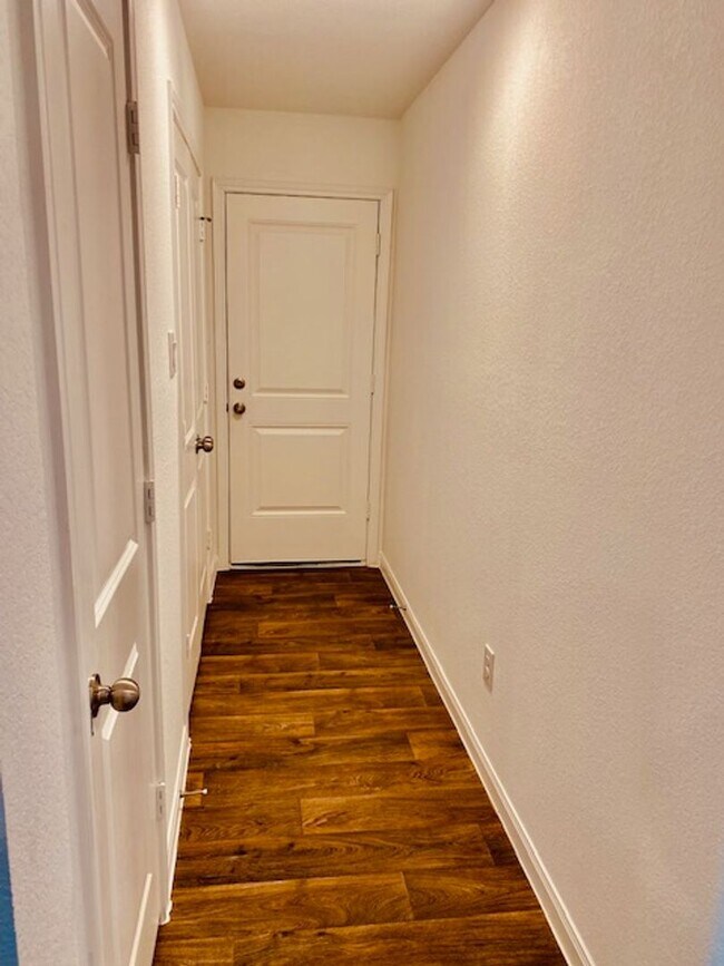 Building Photo - Beautiful Brand New 3 bedroom 2 bath lease...