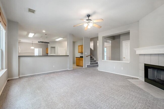 Building Photo - 4229 Kingsburg Dr