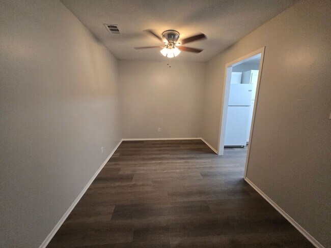 Building Photo - 3221 Dreeben Dr