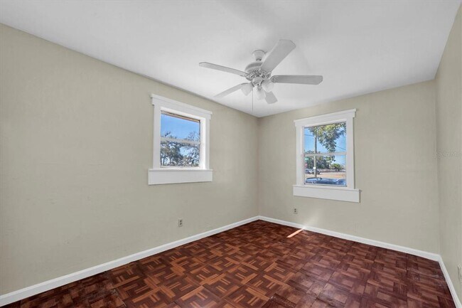 Building Photo - 1607 18th St E