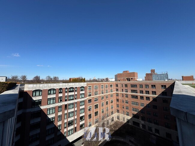 Building Photo - 123 Parkside Ave