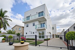 Building Photo - 1106 Queen Anne Pl