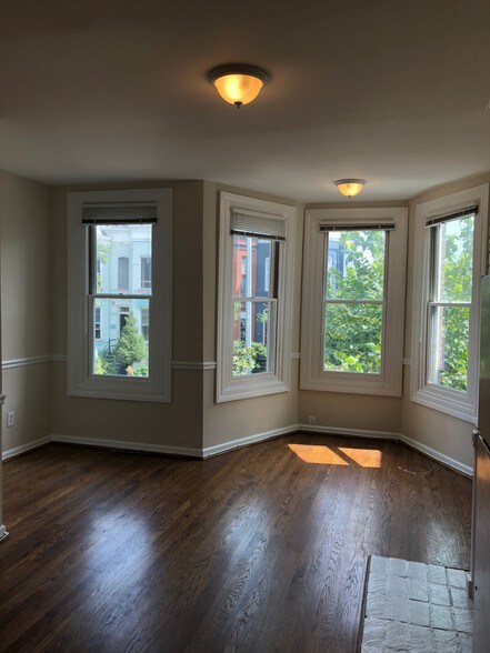 Building Photo - 427 7th St SE