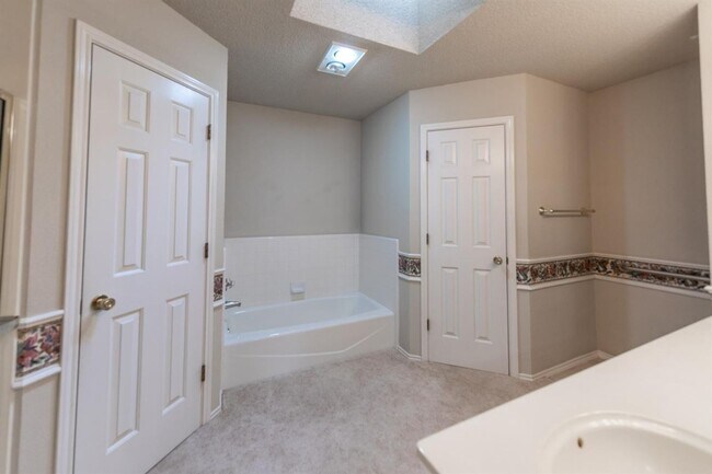 Building Photo - Beautiful Home In South Lubbock! Available...