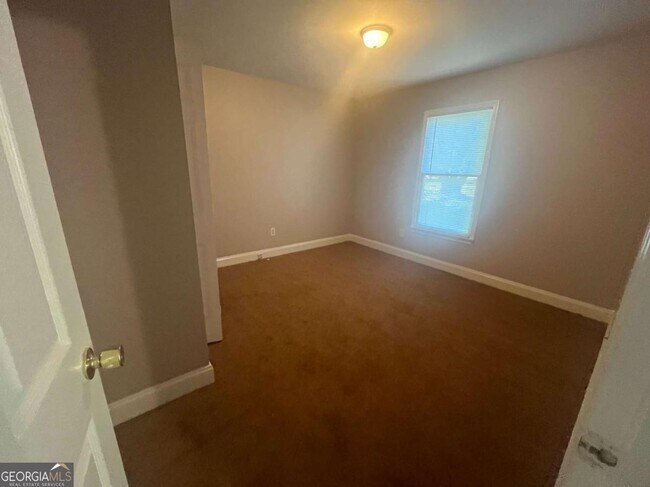Building Photo - 160 Fair Oaks Dr