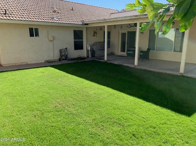 Building Photo - 1190 N Meadows Dr