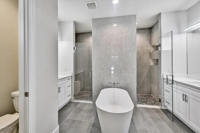 Building Photo - 2602 SW 27th St