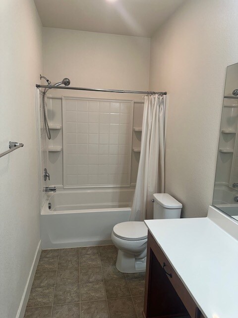 Building Photo - Welcome to this inviting 3-bedroom, 3-bath home located in a desirable Riverbank neighborhood