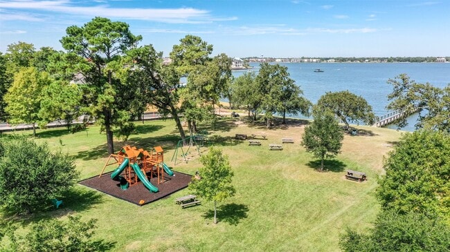 Building Photo - 1799 E Winn Ave