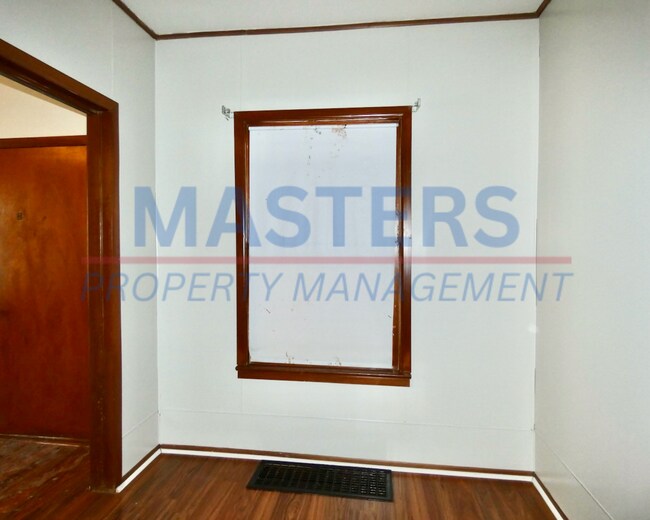 Building Photo - Spacious Rental | Convenient Central Location