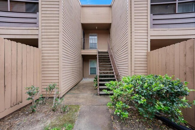 Building Photo - 10555 Turtlewood Ct
