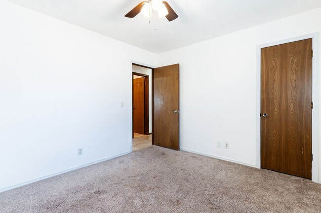 Building Photo - 5013 S Lions Ave