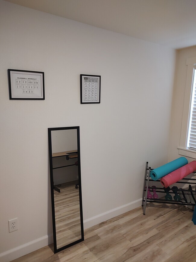 Building Photo - 2011 Tinkle St