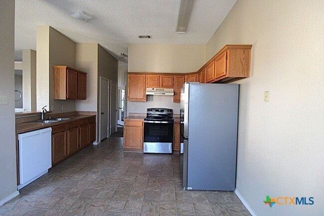 Building Photo - 401 E Hogan Dr