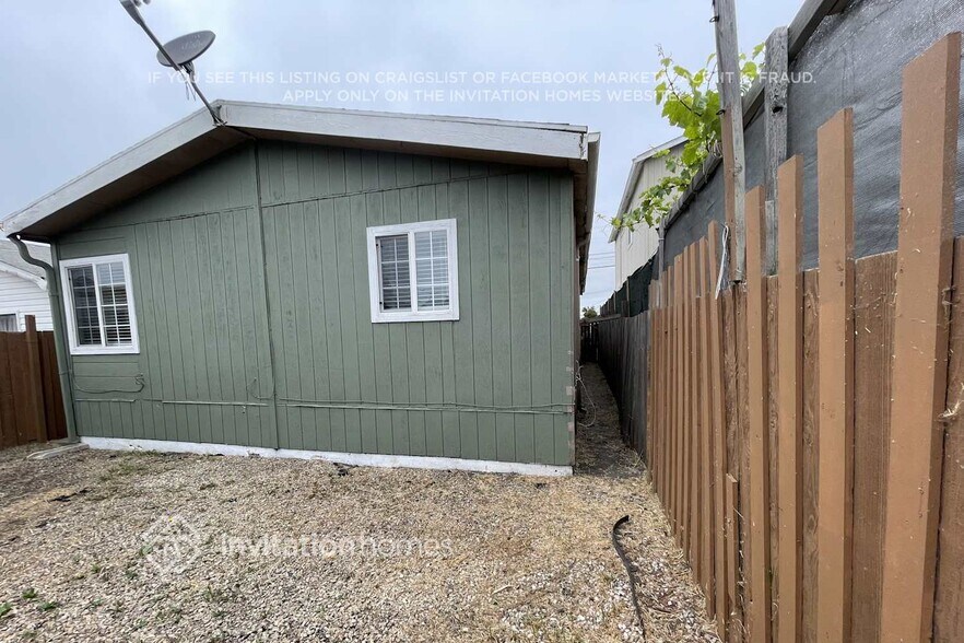 Building Photo - 1536 Emeric Ave