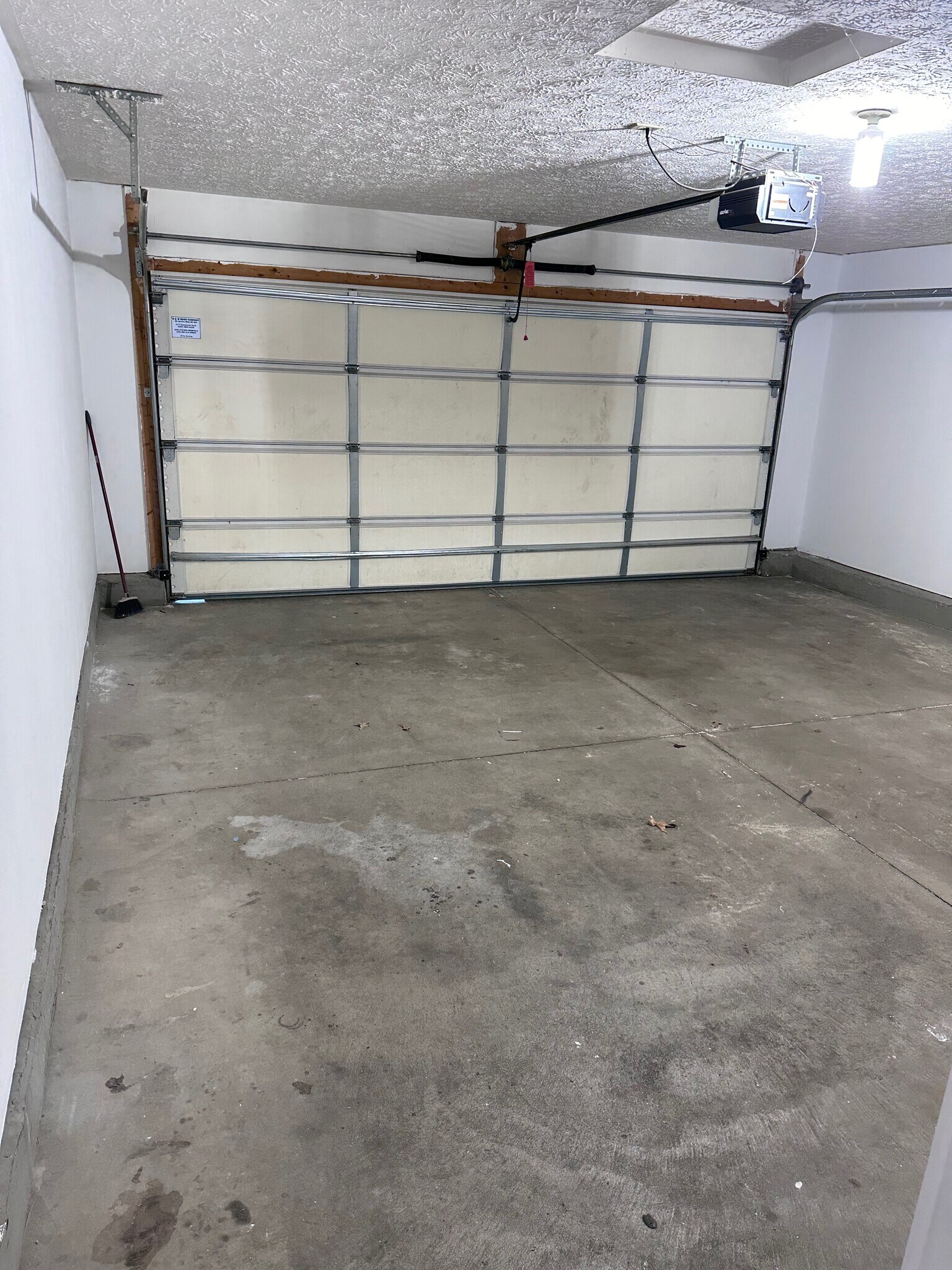 2 Car Garage - 11 Fountain Dr