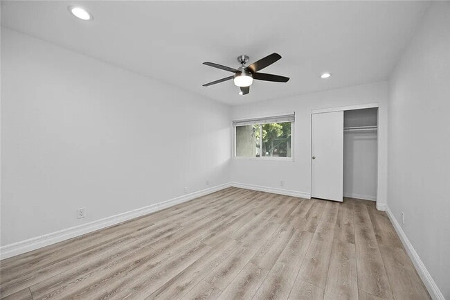 Building Photo - "Charming 1-Bedroom Furnished Retreat with...