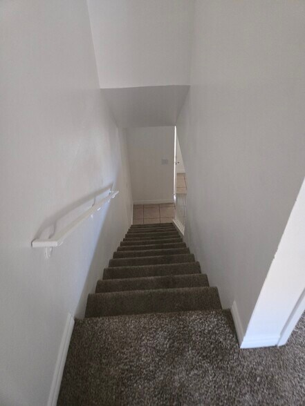 Building Photo - 2701 Kline Cir