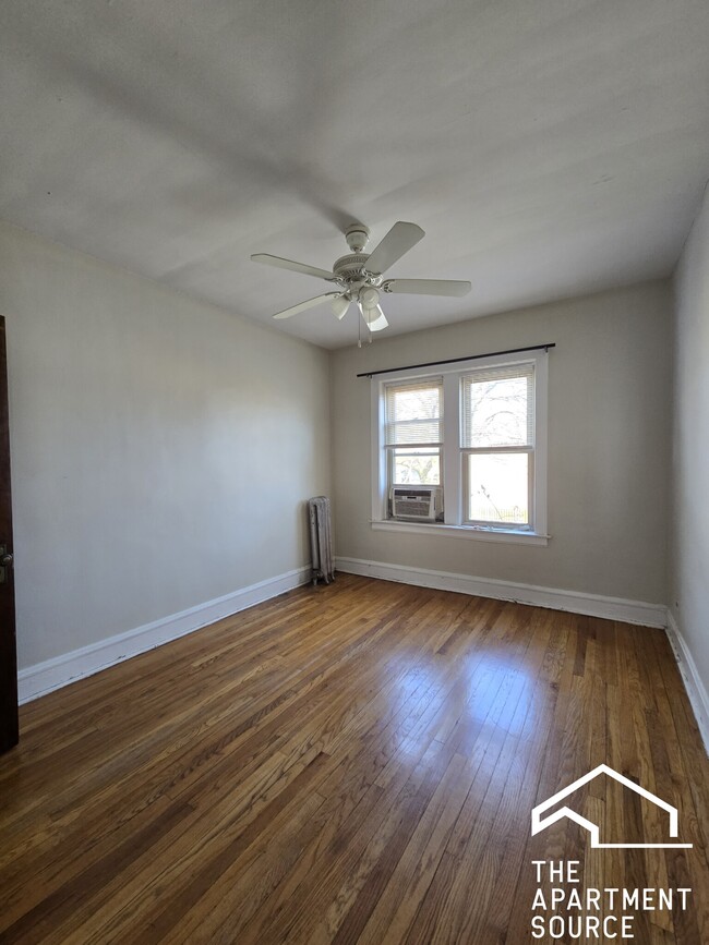 Building Photo - 2849 W Berteau Ave