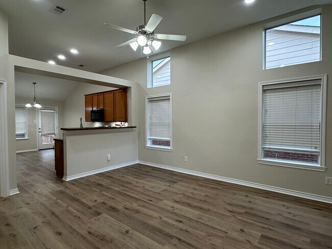 Building Photo - 9000 Eastwood Ave