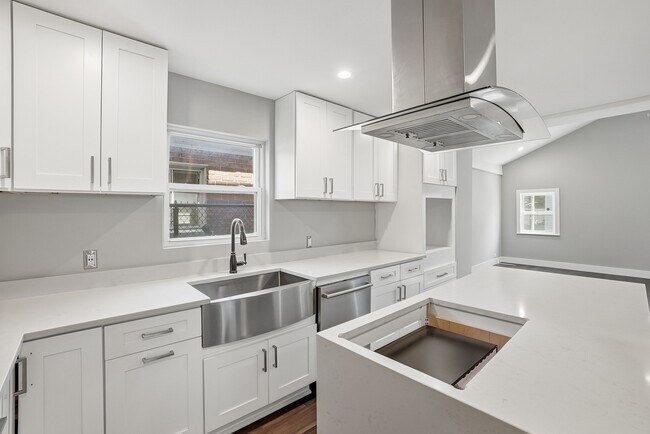 Building Photo - 4447 S Leamington Ave
