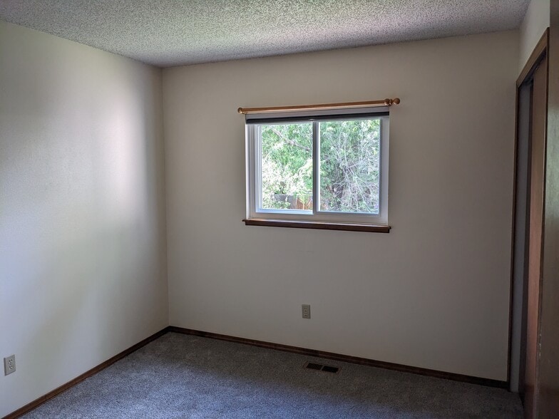 2nd Bedroom - 6220 Pemberton Way