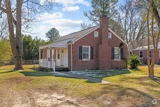 Building Photo - 1605 Oakwood Ave