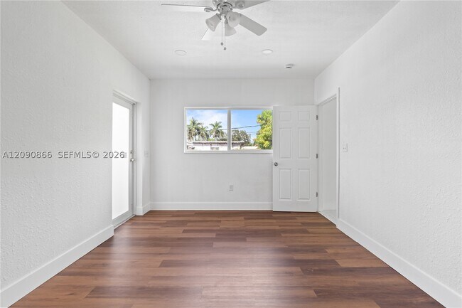 Building Photo - 580 Lee Dr
