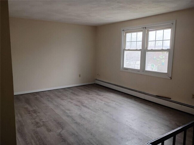 Building Photo - 12 Monson St