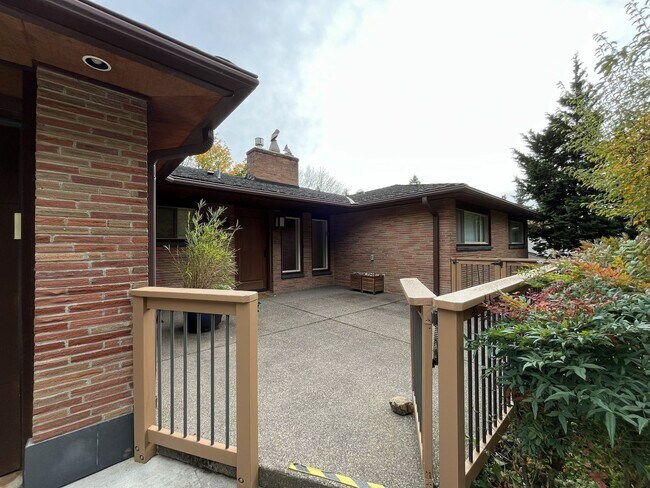 Building Photo - Charming Portland Retreat with Lush Garden, Forest Backdrop & Stylish Updates — Steps to OHSU