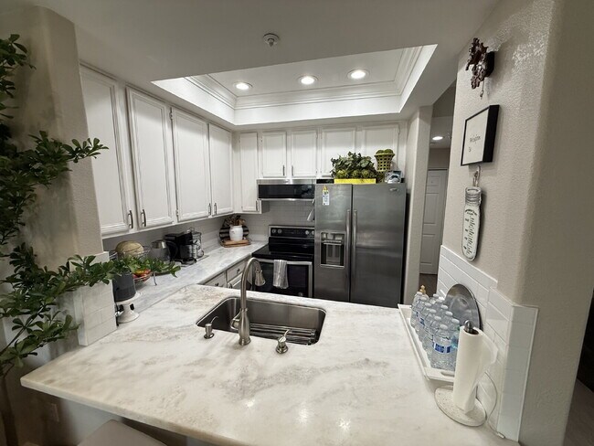 Building Photo - Beautiful 1 Bed/1.25 Bath Spacious Condo in Perfect San Ramon Location