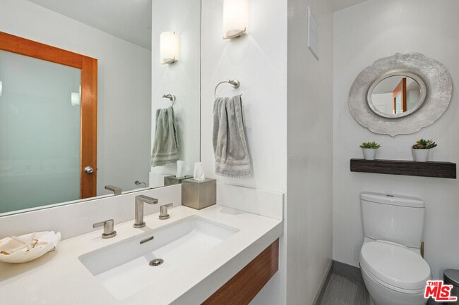 Building Photo - 843 17th St