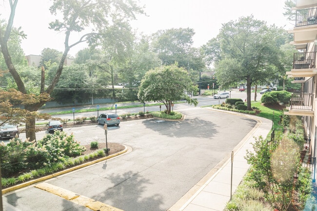 Building Photo - 600 Roosevelt Blvd