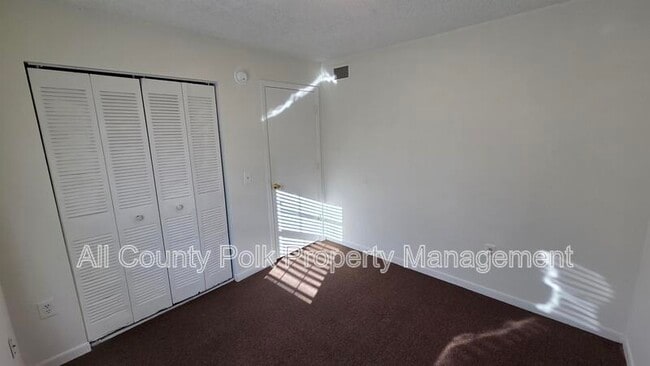 Building Photo - 915 Ariana St