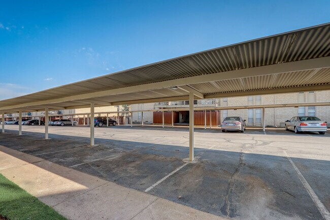 Building Photo - 5814 Sandhurst Ln