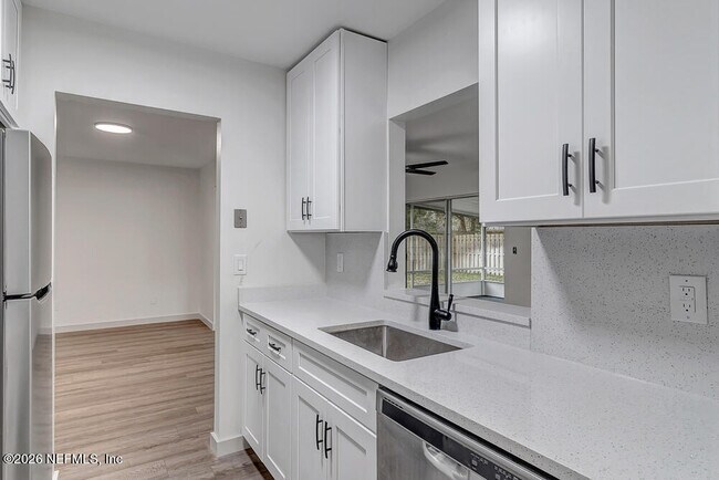 Building Photo - 407 Cassandra Ln