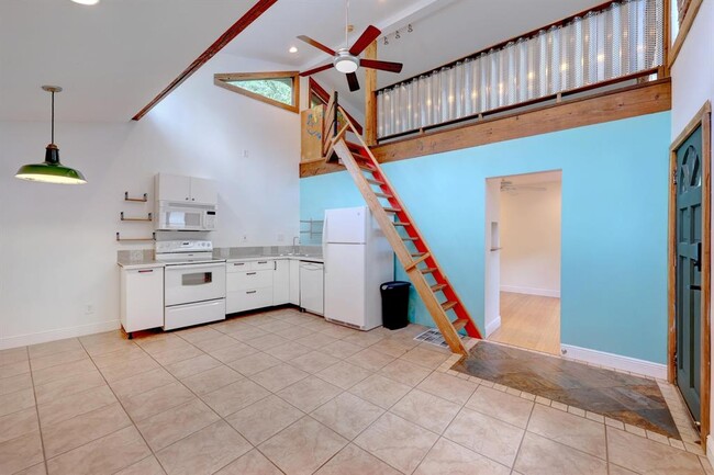 Building Photo - 1708 Briar St