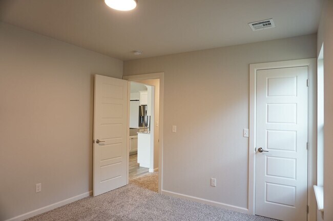 Building Photo - 3 Bedroom, 2 Bath With Office - Broken Arrow Schools