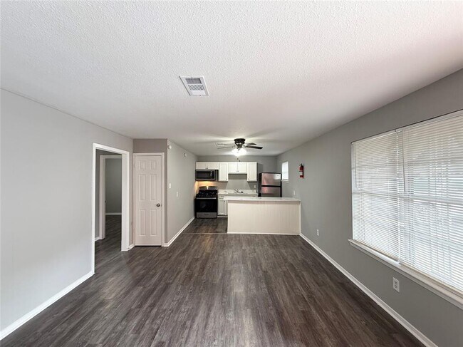 Building Photo - 3643 N MacGregor Way