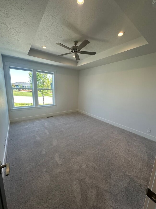Building Photo - Riverstone: Gated Community, Pond Access i...