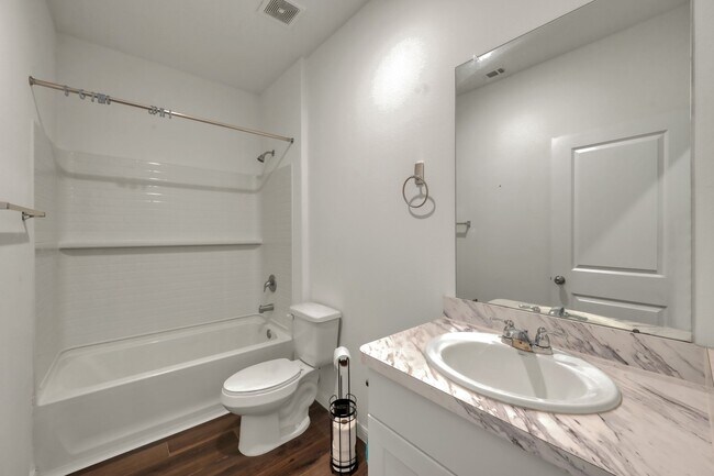 Building Photo - 16435 Big Hickory Dr