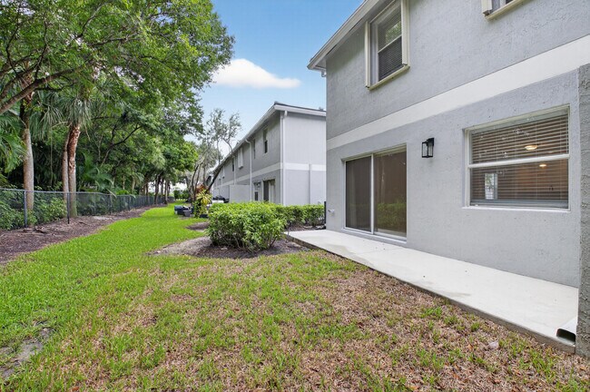 Building Photo - 16206 Sierra Palms Dr
