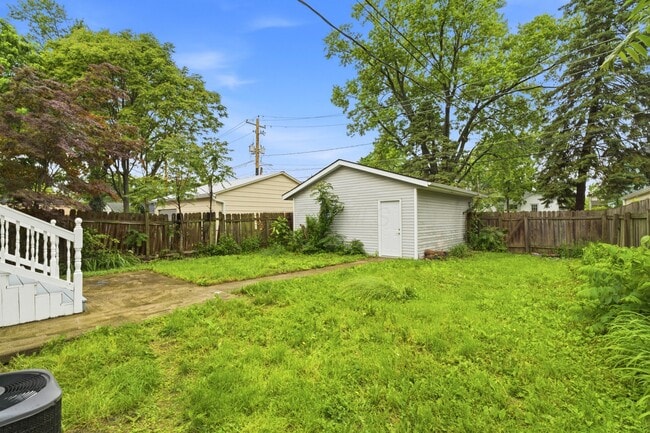 Building Photo - 2688 Bellwood Ave